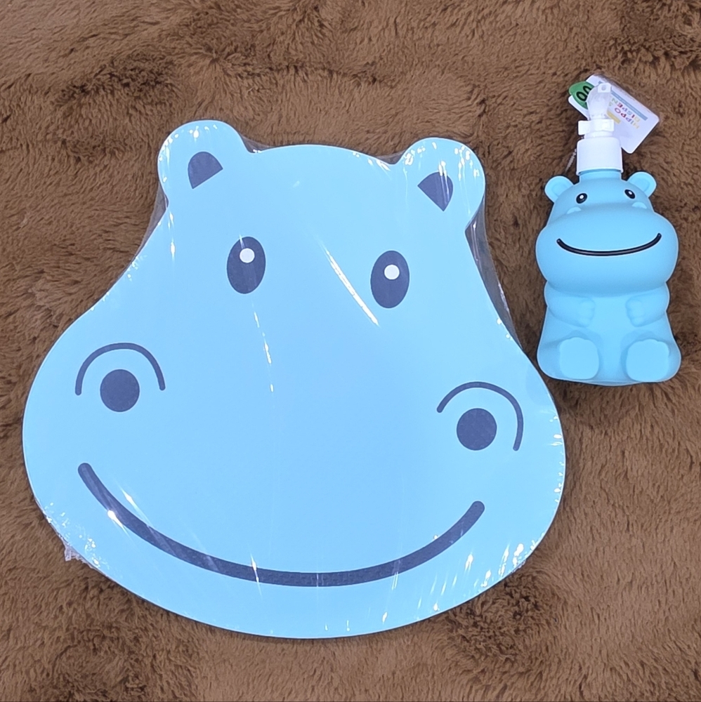 🆕️ 2pcs Set, Blue Hippo Kneeling Pad & Soap Dispenser for Baby Bathtime